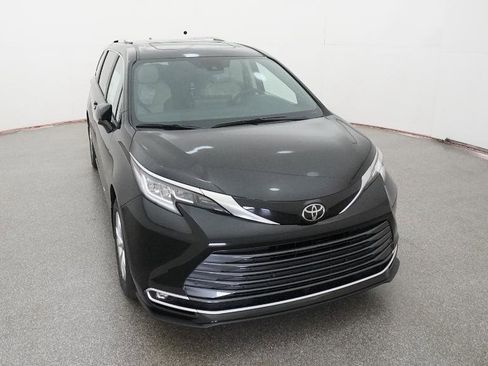 New 2026 Toyota Sienna Limited image 81