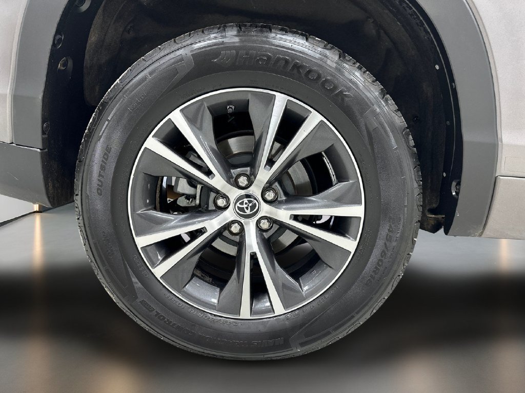 Used 2017 Toyota Highlander LE FWD image 10