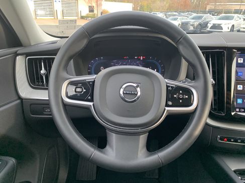 Used 2025 Volvo XC60 B5 Plus image 18