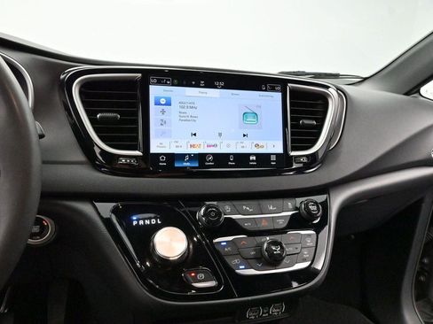 Used 2025 Chrysler Pacifica Select FWD image 47