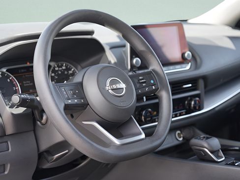 Used 2024 Nissan Rogue SV AWD/4WD image 23