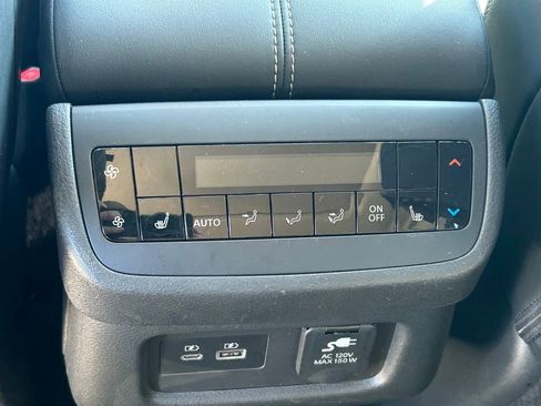 Used 2023 Nissan Pathfinder Platinum image 24