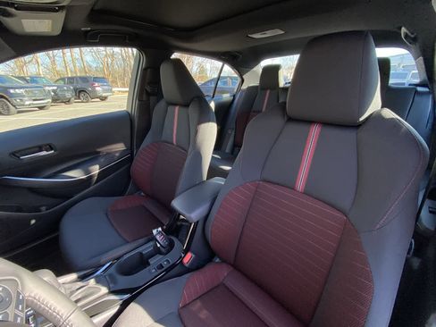 Certified 2025 Toyota Corolla SE image 25