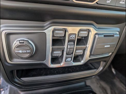 Used 2021 Jeep Wrangler Unlimited Sahara AWD/4WD image 16
