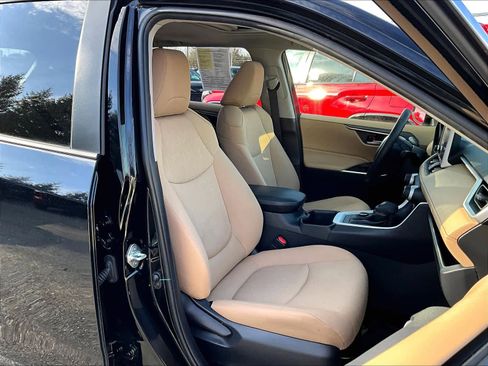 Used 2023 Toyota RAV4 XLE image 11
