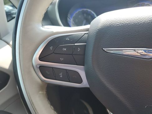Used 2019 Chrysler Pacifica Limited w/ Tire & Wheel Group FWD image 22