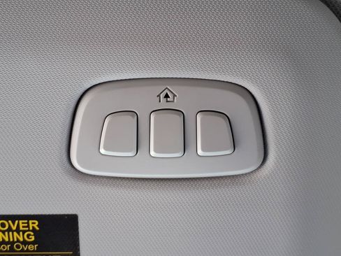 Used 2025 Ford Escape Platinum AWD/4WD image 17