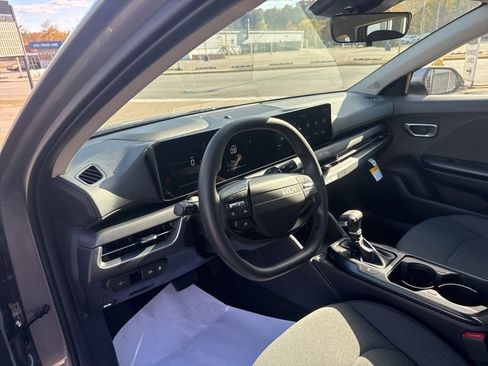 New 2025 Kia K4 LXS image 21