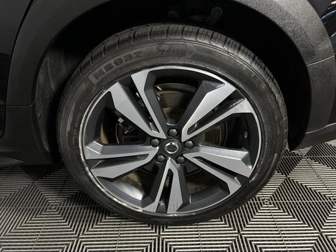 Used 2025 Volvo V60 B5 Cross Country Plus image 11