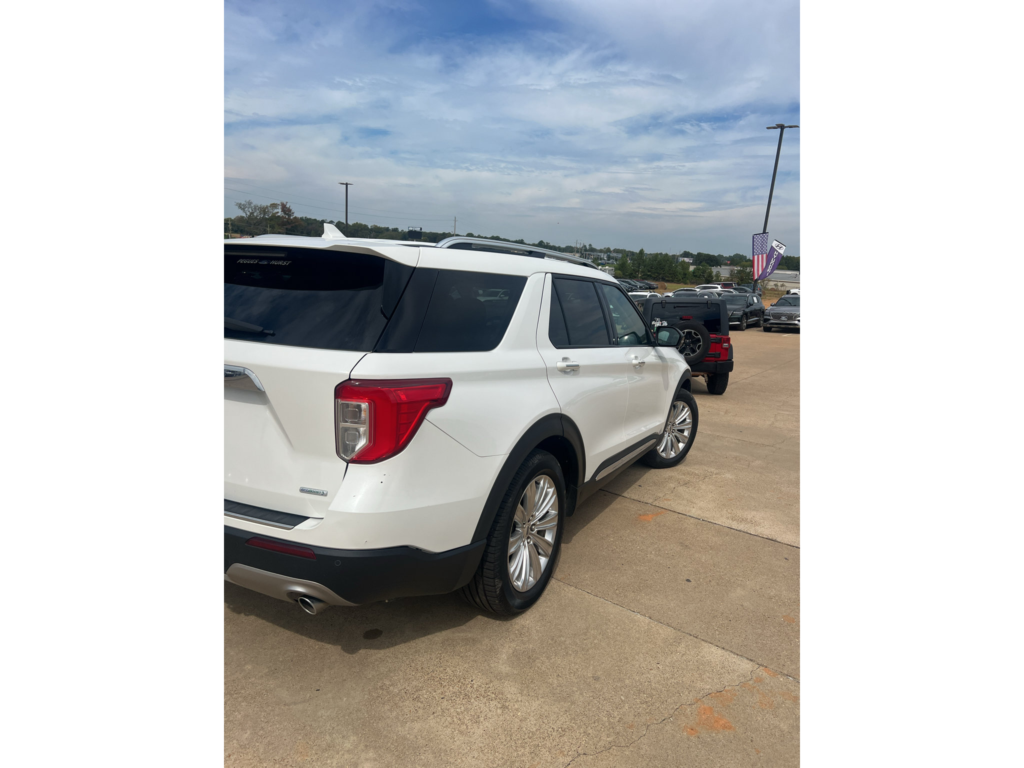Used 2020 Ford Explorer Limited w/ Class III Trailer Tow Package RWD image 3