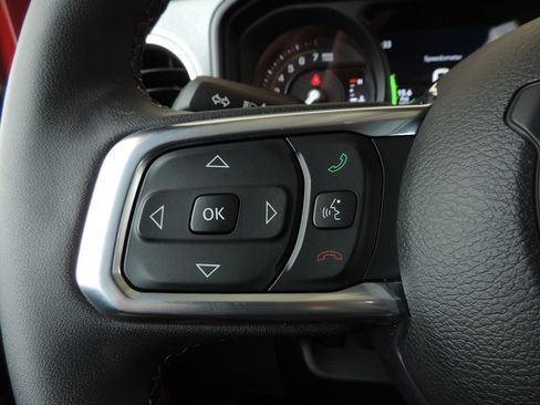 Used 2025 Jeep Wrangler Unlimited Sahara AWD/4WD image 23