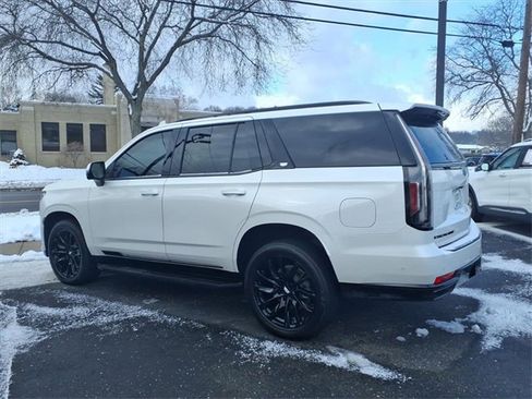 Used 2022 Cadillac Escalade Sport w/ LPO, ONYX Package image 7