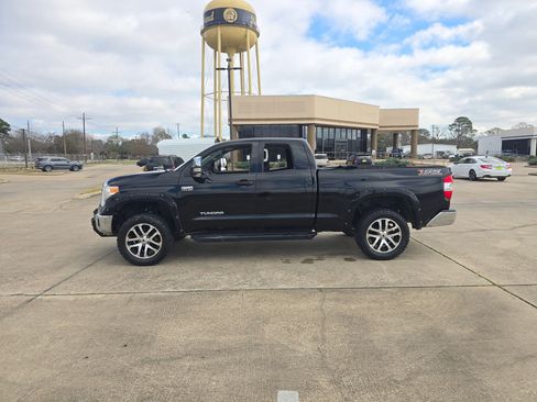 Used 2017 Toyota Tundra SR5 w/ SR5 Upgrade Package image 2