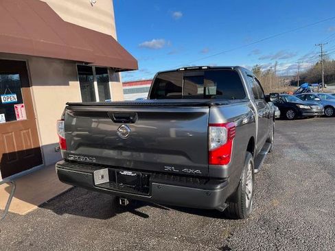 Used 2017 Nissan Titan SL AWD/4WD image 6