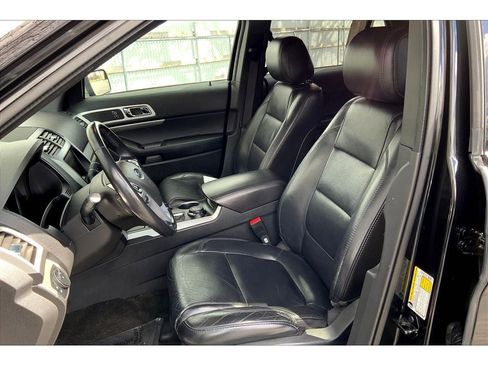 Used 2013 Ford Explorer XLT image 26