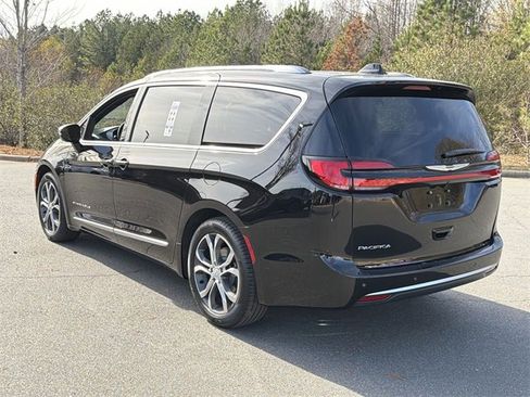 New 2026 Chrysler Pacifica Pinnacle image 11
