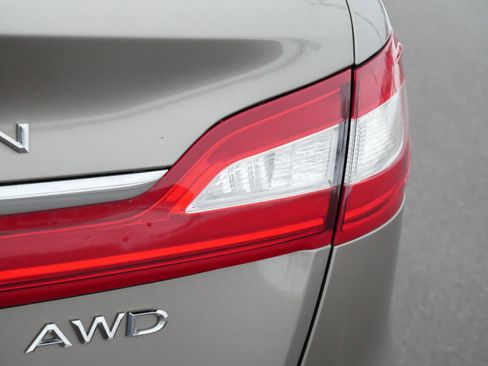 Used 2018 Lincoln MKX Reserve w/ Lincoln MKX Climate Package image 17