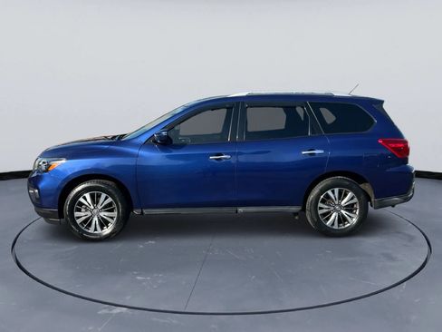 Used 2017 Nissan Pathfinder SV image 3