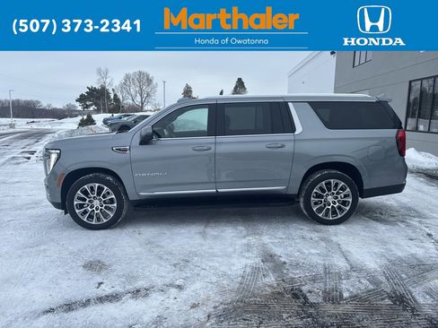 Used 2025 GMC Yukon XL Denali image 2