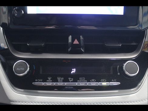 Used 2025 Toyota Corolla SE FWD image 30