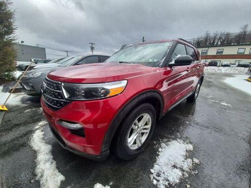Used 2022 Ford Explorer XLT w/ Equipment Group 202A image 3