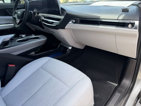 Certified 2024 Cadillac Lyriq Luxury AWD/4WD image 12