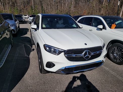 Used 2025 Mercedes-Benz GLC 300 4MATIC image 1