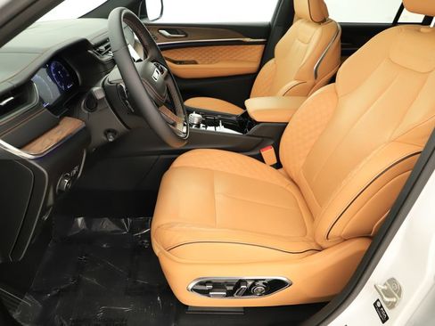 Used 2024 Jeep Grand Cherokee Summit AWD/4WD image 24