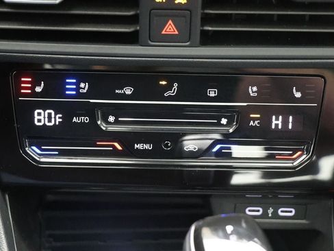 Used 2025 Volkswagen Jetta SEL image 25