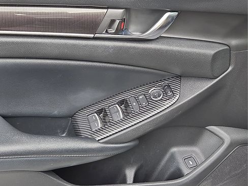 Used 2018 Honda Accord Sport image 13