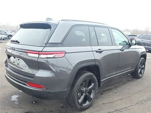 Used 2023 Jeep Grand Cherokee Altitude image 4