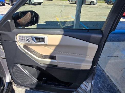 Used 2021 Ford Explorer Limited w/ Equipment Group 301A RWD image 24