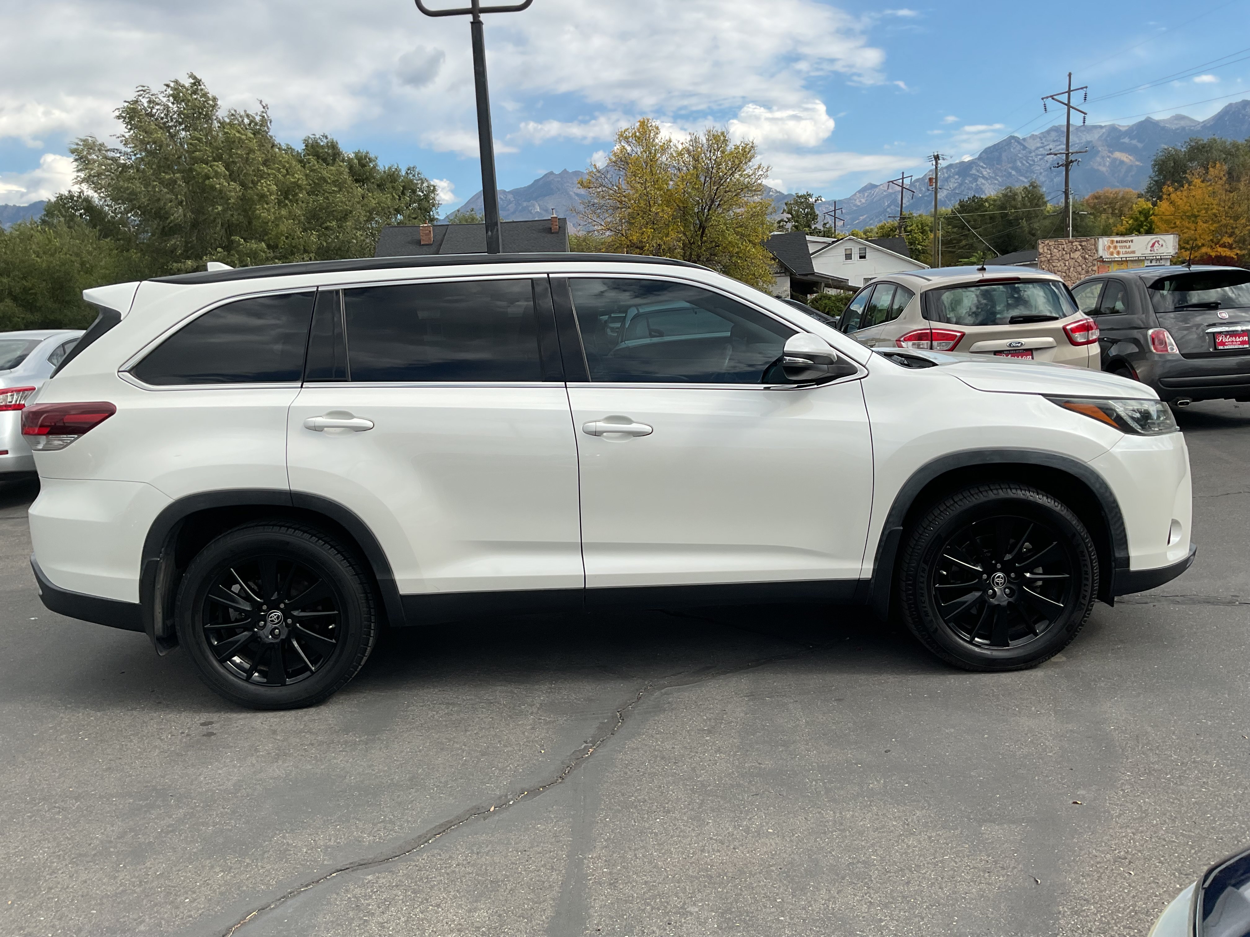 Used 2019 Toyota Highlander SE AWD/4WD image 5