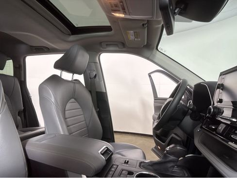 Used 2022 Toyota Highlander XLE image 28