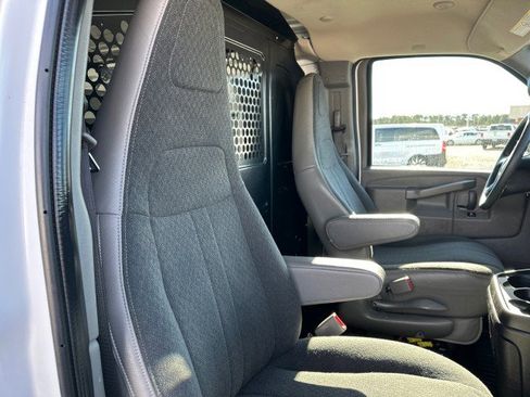 Used 2020 Chevrolet Express 2500 w/ Driver Convenience Package image 25