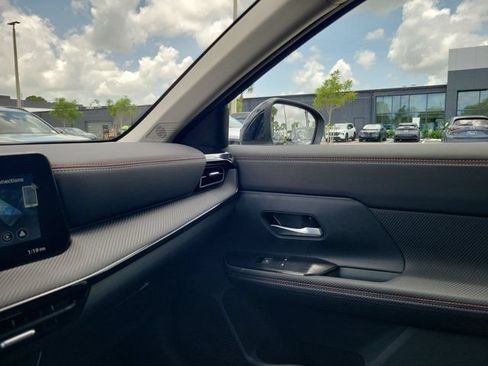 Certified 2026 Nissan Kicks SR FWD image 32
