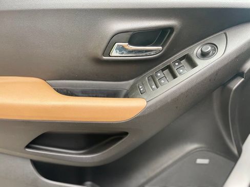 Used 2018 Chevrolet Trax Premier FWD image 9