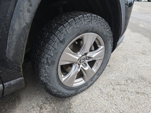 Used 2022 Toyota RAV4 XLE image 8