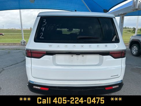 Used 2024 Jeep Wagoneer L Series II w/ Flexible Seating Group AWD/4WD image 9
