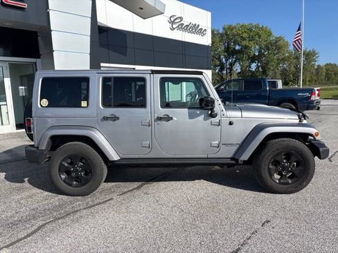 Used 2015 Jeep Wrangler Unlimited Sahara AWD/4WD image 4