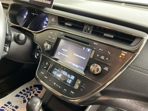 Used 2018 Toyota Avalon XLE image 18