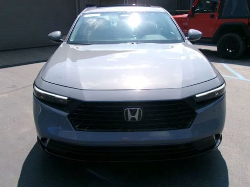 Used 2024 Honda Accord EX-L image 3