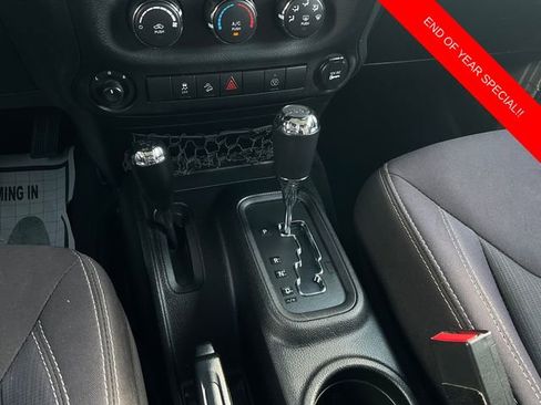 Used 2014 Jeep Wrangler Unlimited Sahara image 17