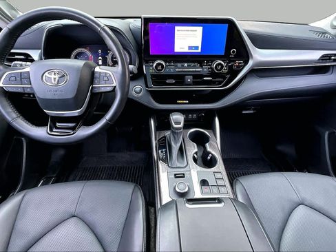 Used 2023 Toyota Highlander Platinum AWD/4WD image 15
