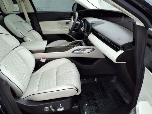 Used 2024 Lincoln Nautilus Black Label w/ Jet Appearance Package (87T) image 9