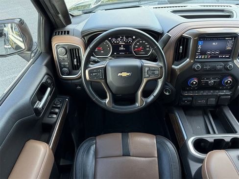 Used 2021 Chevrolet Silverado 1500 High Country w/ Technology Package image 15