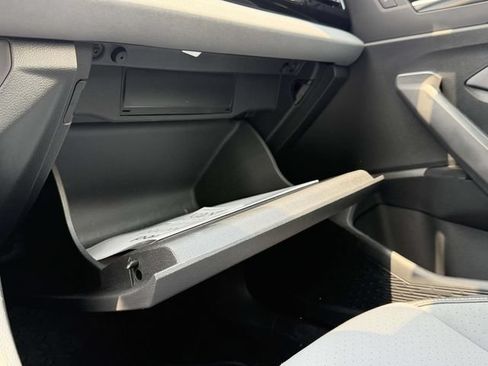 Used 2025 Volkswagen Jetta SE FWD image 36