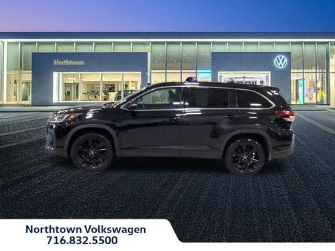 Used 2019 Toyota Highlander SE AWD/4WD image 2
