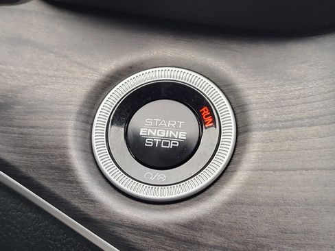 Used 2024 Jeep Grand Cherokee L Limited w/ Black Appearance Package image 19