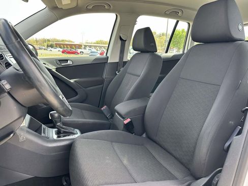 Used 2015 Volkswagen Tiguan S image 15